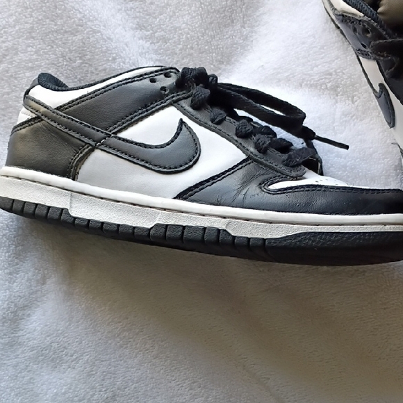 Nike Black and White Dunk Kids  Sneakers - Picture 7 of 8